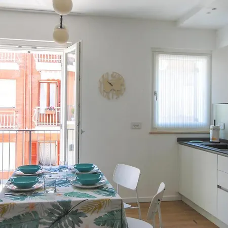 1 Bedroom Stunning In Appartamento Porto San Giorgio